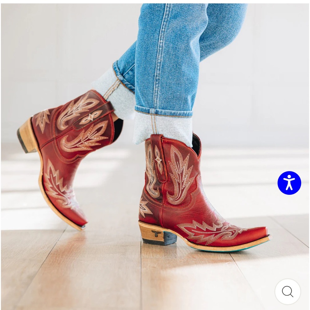 Lane Lexington booty size 6- brand new, worn once.